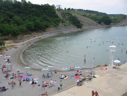 Simonov zaliv-plaža